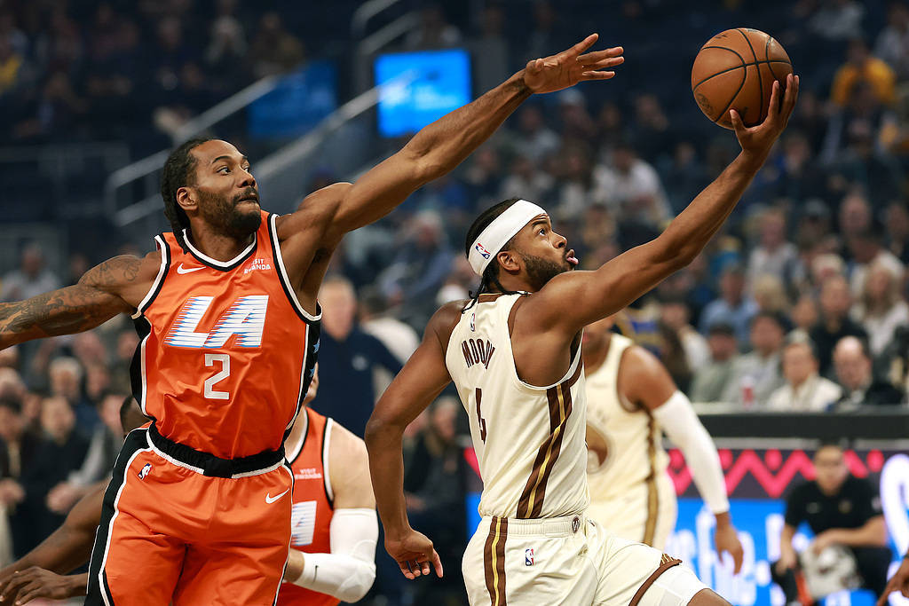 伦纳德23分波杰姆斯基空砍22分 快船客场17分逆转勇士